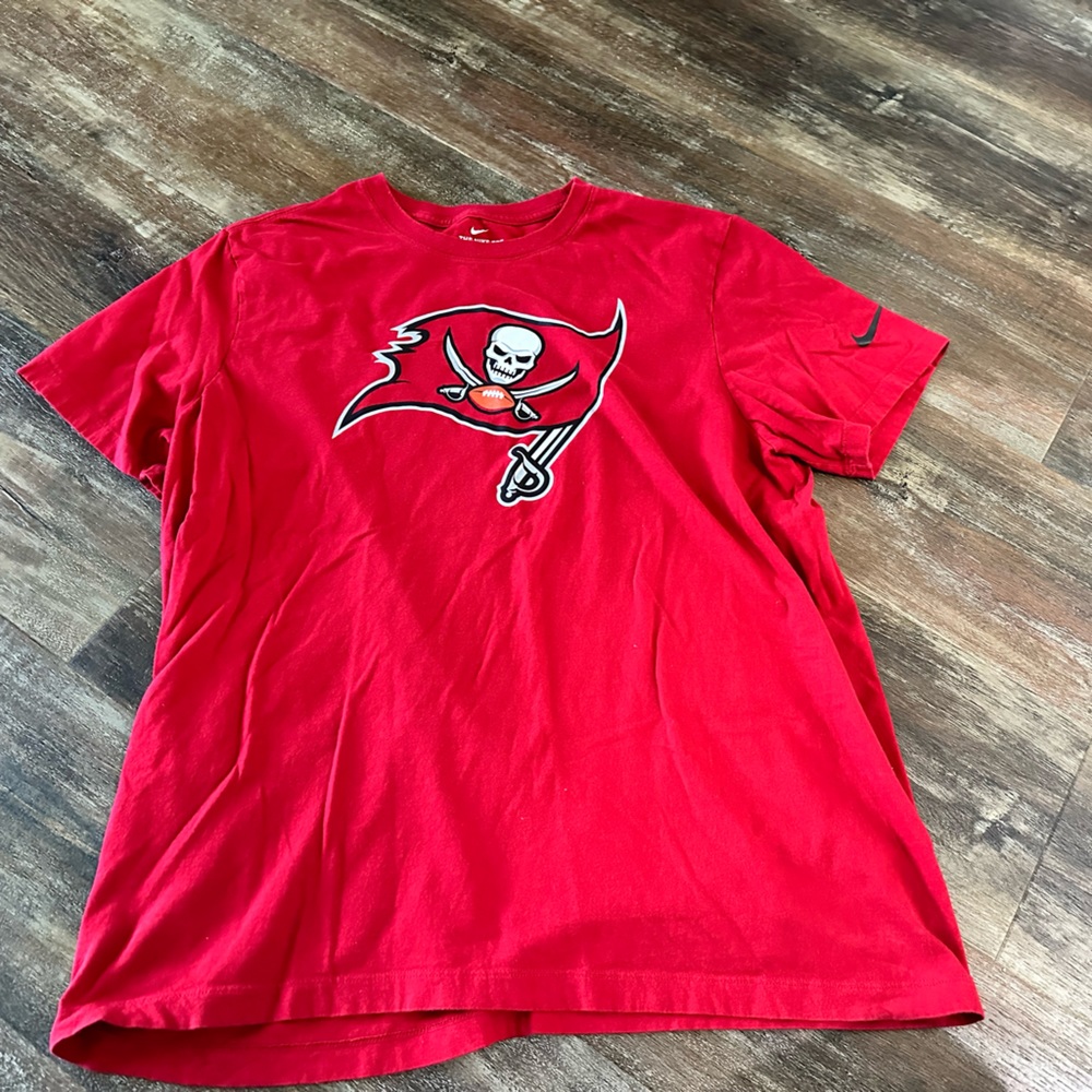 Nike Men’s Tampa Bay Buccaneers Shirt size XL